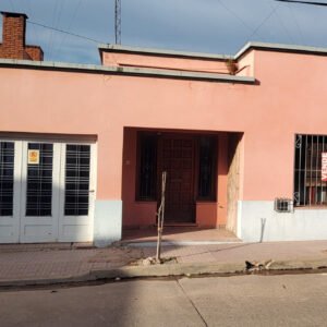 CASA (UBICACION CENTRICA) GRAL PAZ 418